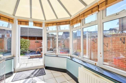 Oakdene Place, Guildford, GU3 4 bed detached house for sale