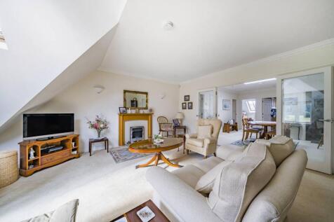 Bramley Grange, Bramley, Guildford, GU5 3 bed flat for sale