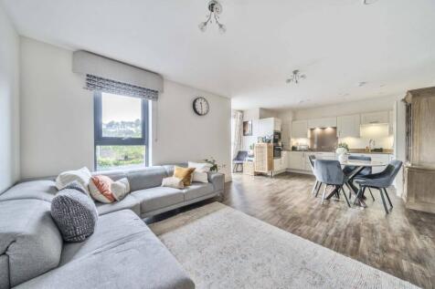 Queens Place, Guildford, Surrey, GU2 2 bed flat for sale