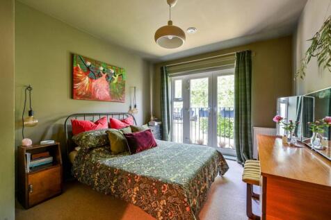 Weatherill Close, Guildford, GU1 2 bed flat for sale