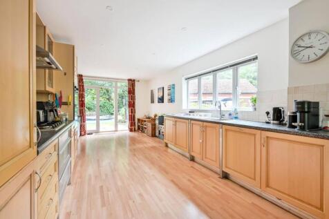 Duchess of Kent Close, Guildford, GU2 4 bed semi