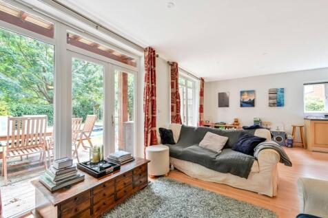 4 bedroom semi-detached house for sale