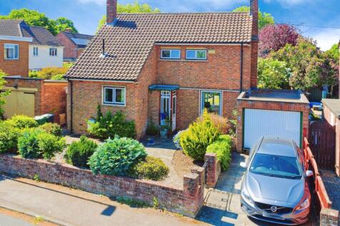 Estcourt Close, Longlevens... 3 bed detached house for sale