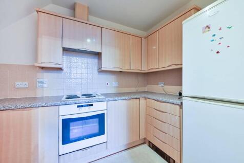 Goldsworth Road, Woking, GU21 2 bed flat for sale