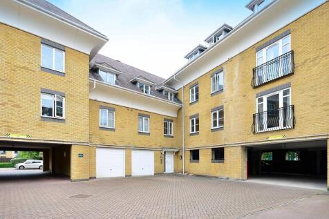 Century Court, Woking, GU21 2 bed flat for sale