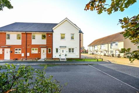 Strawberry Fields, Addlestone... 3 bed semi