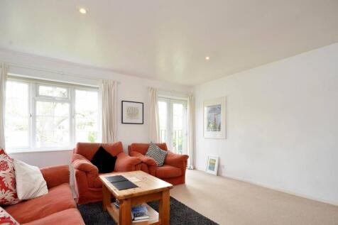Ockenden Close, Woking, GU22 2 bed flat for sale