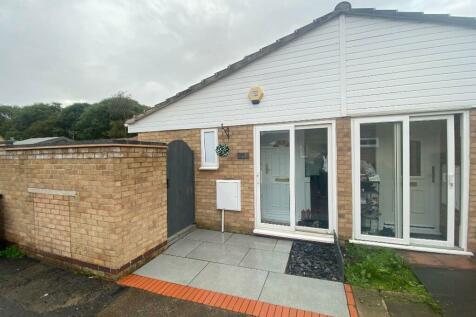 3 bedroom semi-detached bungalow for sale