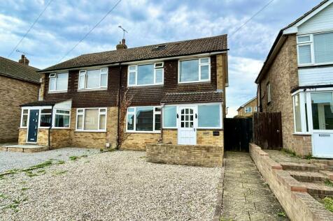 4 bedroom semi-detached house for sale