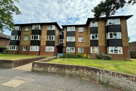 1 bedroom ground floor flat for sale