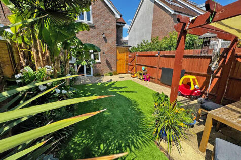 2 bedroom semi-detached house for sale