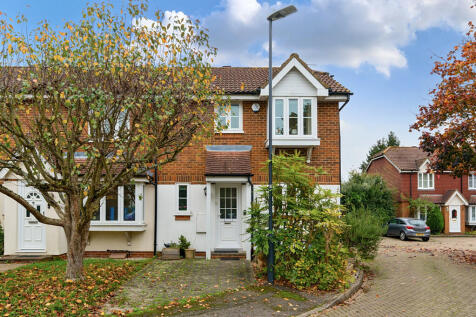 Courtens Mews, Stanmore, Middlesex 3 bed end of terrace house for sale