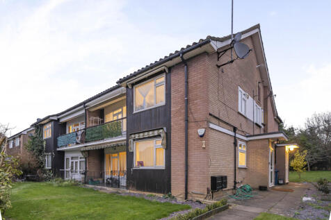 Merryfield Gardens, Stanmore, Middlesex 3 bed maisonette for sale