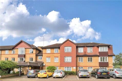 Pembroke Lodge, Du Cros Drive, Stanmore 2 bed apartment for sale