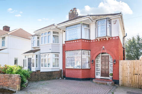 Charmian Avenue, Stanmore, Middlesex 3 bed semi