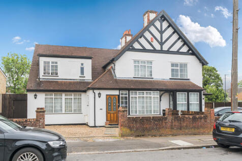 4 bedroom semi-detached house for sale