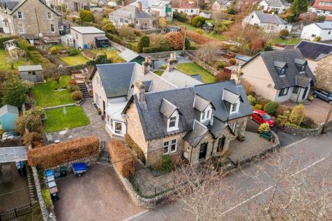 5 bedroom semi-detached house for sale
