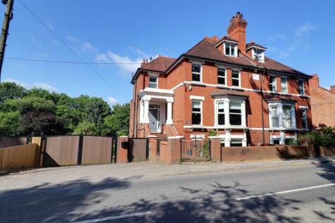 5 bedroom semi-detached house for sale