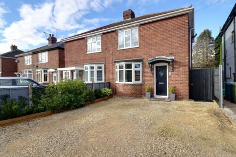 2 bedroom semi-detached house for sale