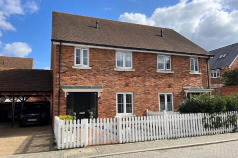 3 bedroom semi-detached house for sale