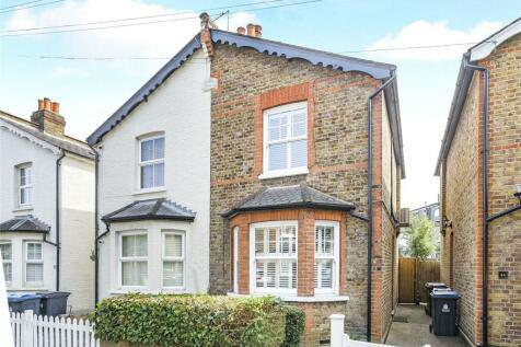 2 bedroom semi-detached house for sale