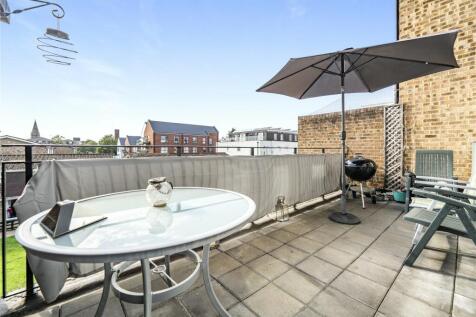 King Charles Road, Surbiton KT5 2 bed flat for sale