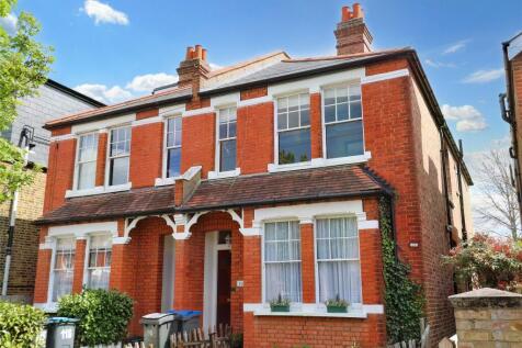 Ellerton Road, Surbiton KT6 2 bed maisonette for sale