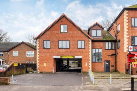 New Heston Road, Heston, HOUNSLOW, TW5 2 bed flat for sale