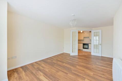 Newcombe Gardens, Hounslow, TW4 2 bed flat for sale