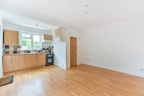 Hamilton Road, Feltham, TW13 3 bed semi