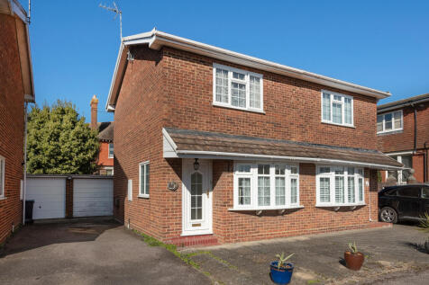 2 bedroom semi-detached house for sale