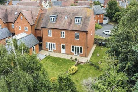 5 bedroom link detached house for sale