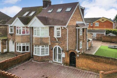 5 bedroom semi-detached house for sale