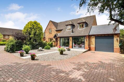 Pear Tree Close, Bedford MK43 4 bed detached house for sale
