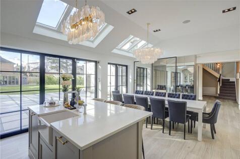 5 bedroom detached house for sale