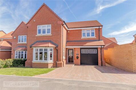 Highfield Close, Fixby, Huddersfield... 4 bed detached house for sale