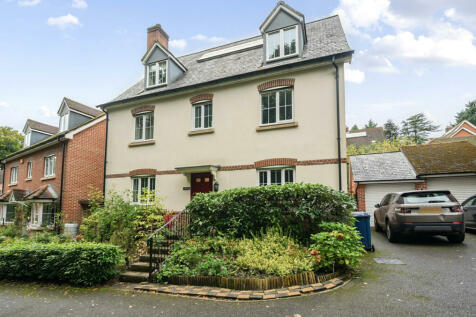 5 bedroom detached house for sale