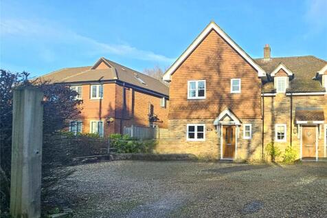 Hookley Lane, Elstead, Surrey, GU8 3 bed semi