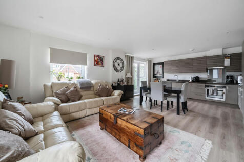 Flambard Way, Godalming, Surrey, GU7 2 bed apartment for sale