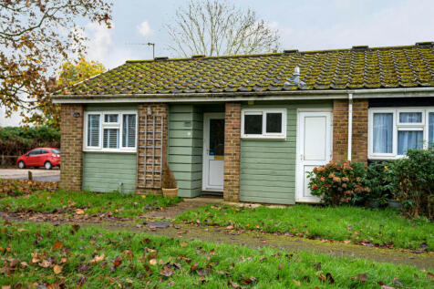 Redwing Avenue, Godalming, Surrey, GU7 1 bed bungalow for sale