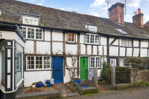 Ockford Road, Godalming, Surrey, GU7 2 bed terraced house for sale