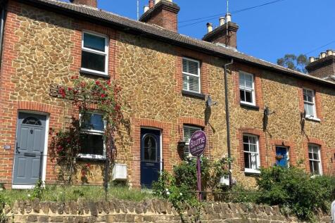 Brighton Road, Godalming, Surrey, GU7 2 bed terraced house for sale