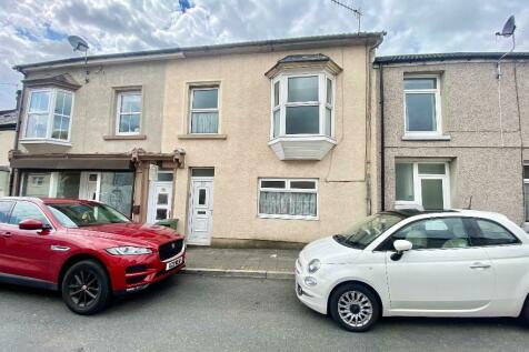 5 bedroom terraced house for sale