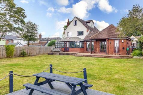 6 bedroom detached house for sale
