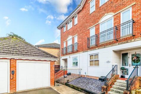 4 bedroom town house for sale