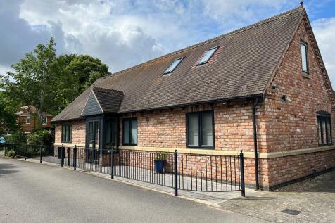 Drummond Grove, Collingham, Newark 5 bed detached bungalow for sale