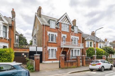 14 bedroom house for sale