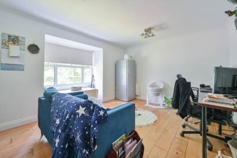 Bovingdon Court, Windsor Close, Hemel... 1 bed flat for sale