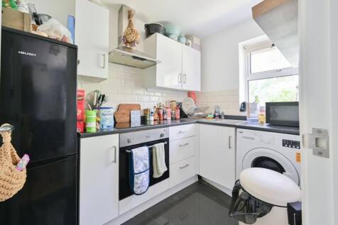 Bovingdon Court, Windsor Close, Hemel... 1 bed flat for sale