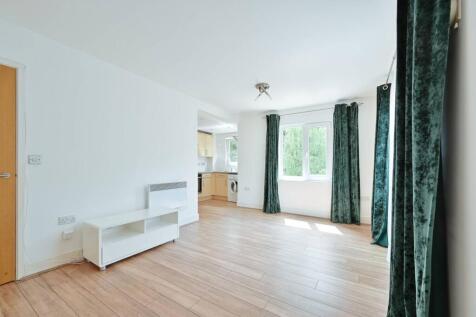 Malin Court, Hardngs Close, Hemel... 2 bed flat for sale